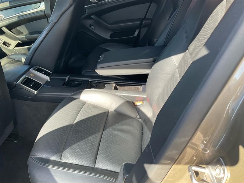 Porsche Panamera 4 2011