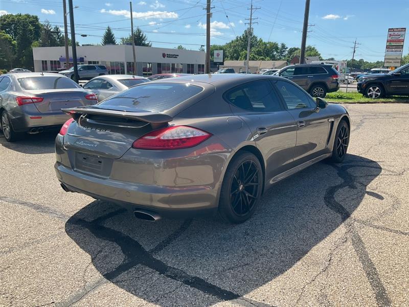 Porsche Panamera 4 2011