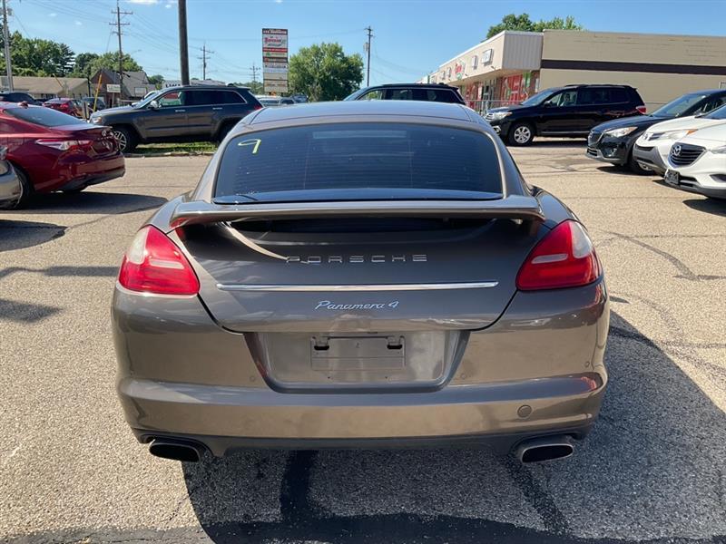 Porsche Panamera 4 2011