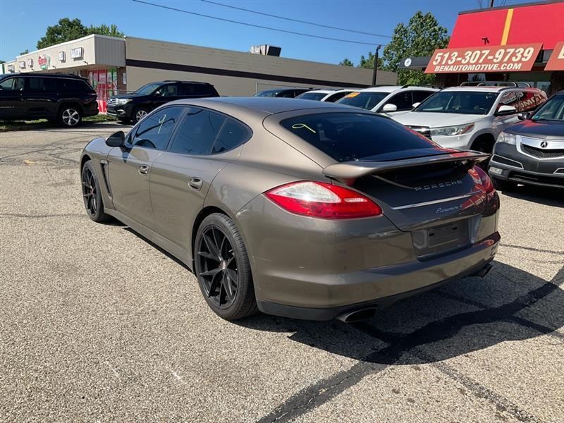 Porsche Panamera 4 2011