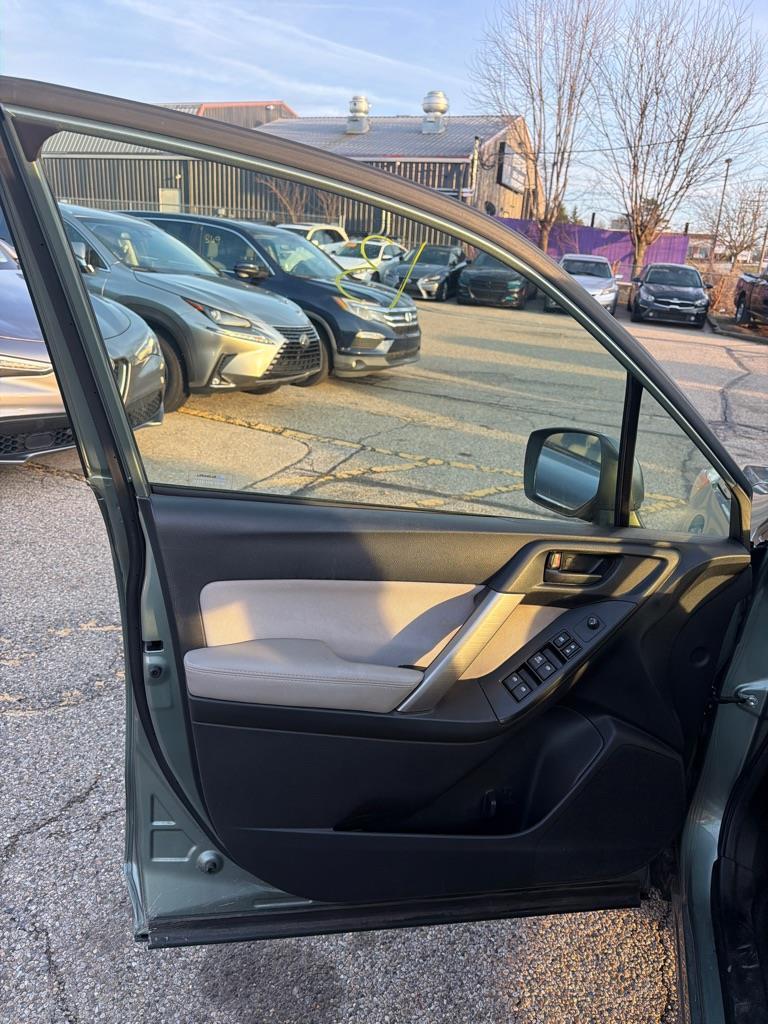 Subaru Forester 2.5i Premium PZEV CVT 2016