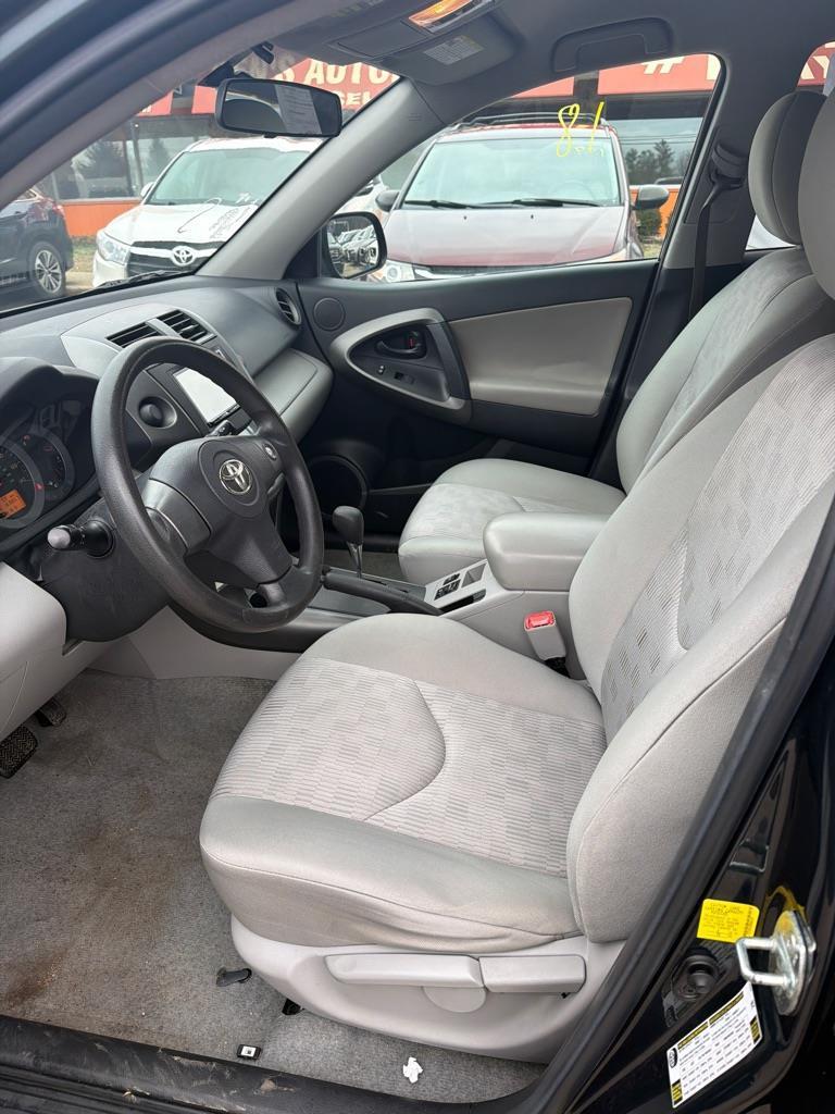Toyota RAV4 Base I4 2WD 2011