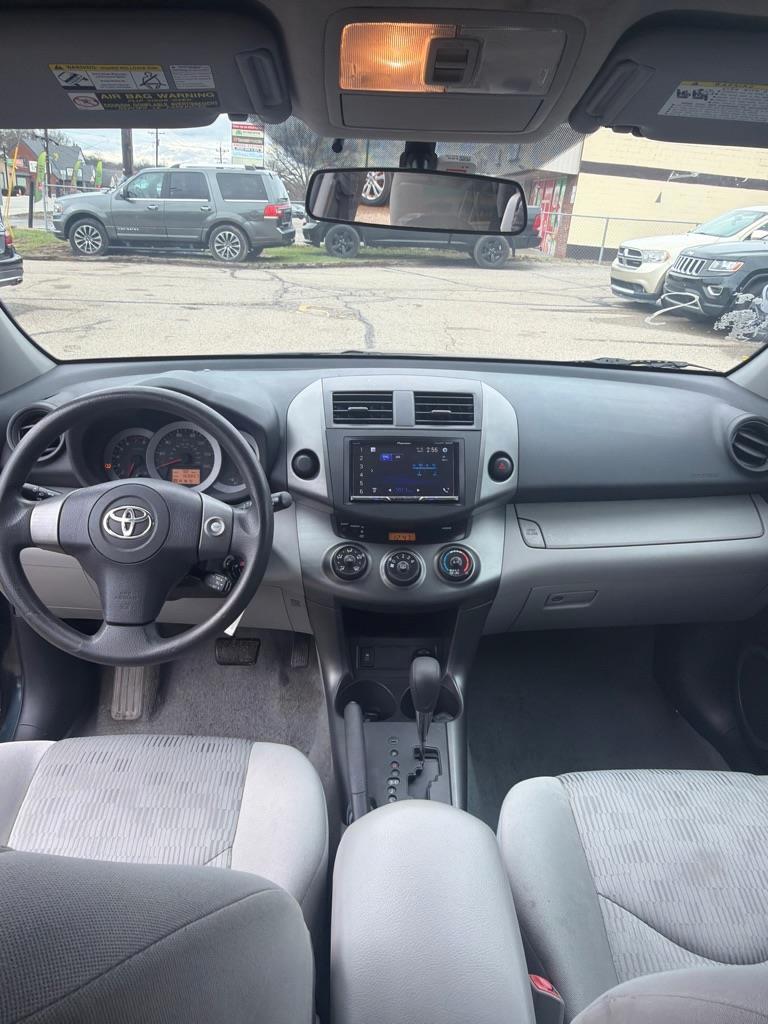Toyota RAV4 Base I4 2WD 2011