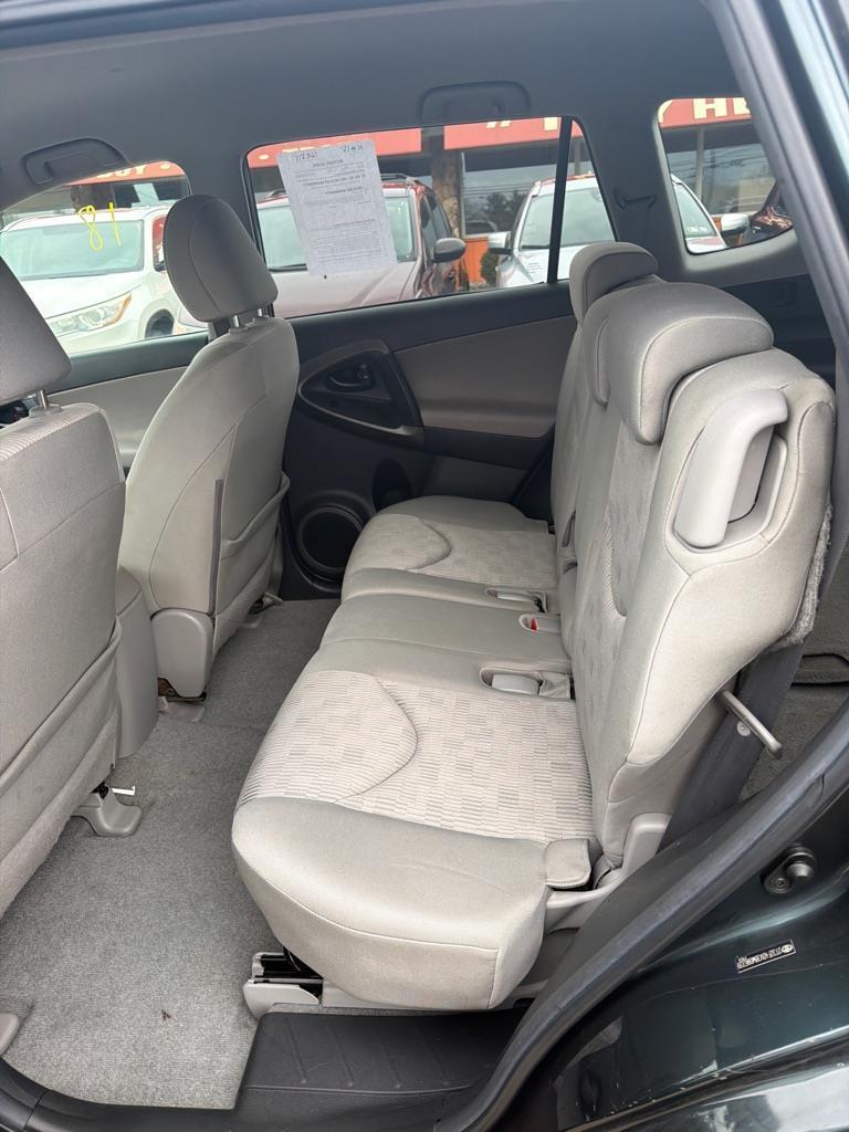 Toyota RAV4 Base I4 2WD 2011