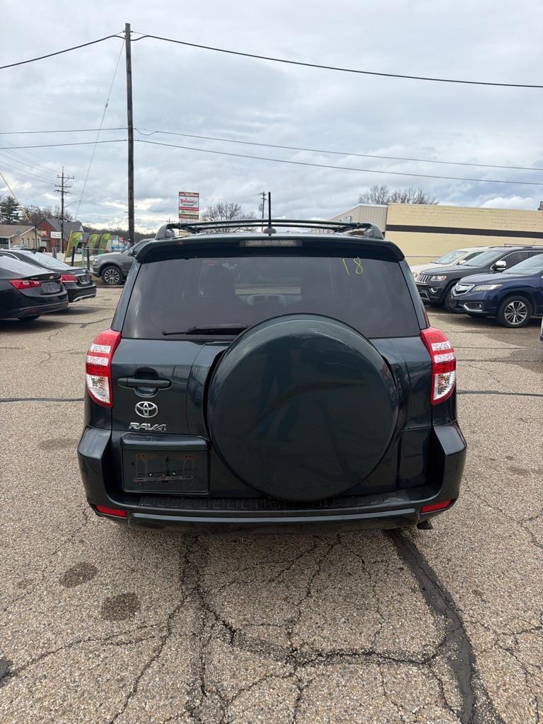 Toyota RAV4 Base I4 2WD 2011