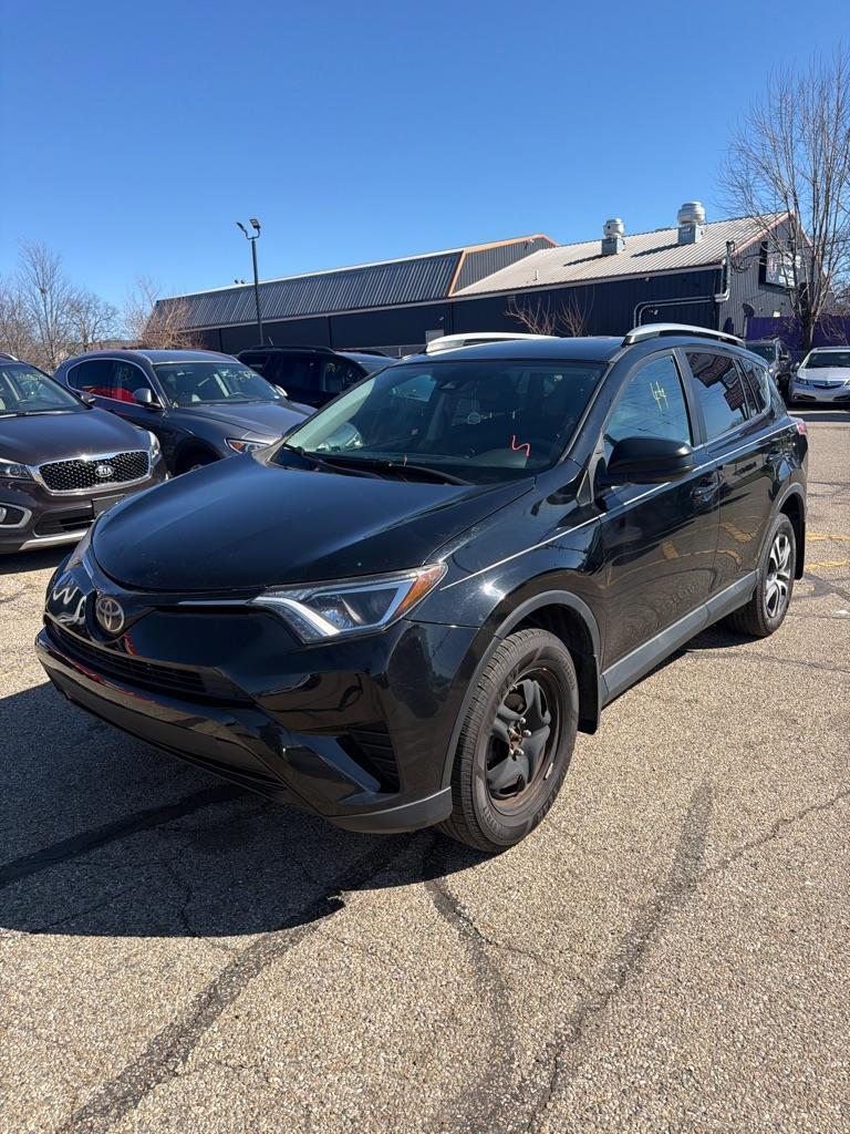 Toyota RAV4 LE AWD 2017