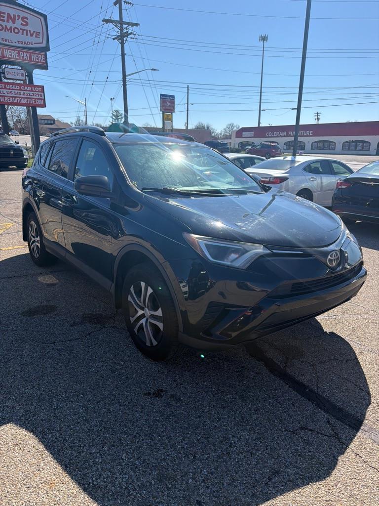 Toyota RAV4 LE AWD 2017