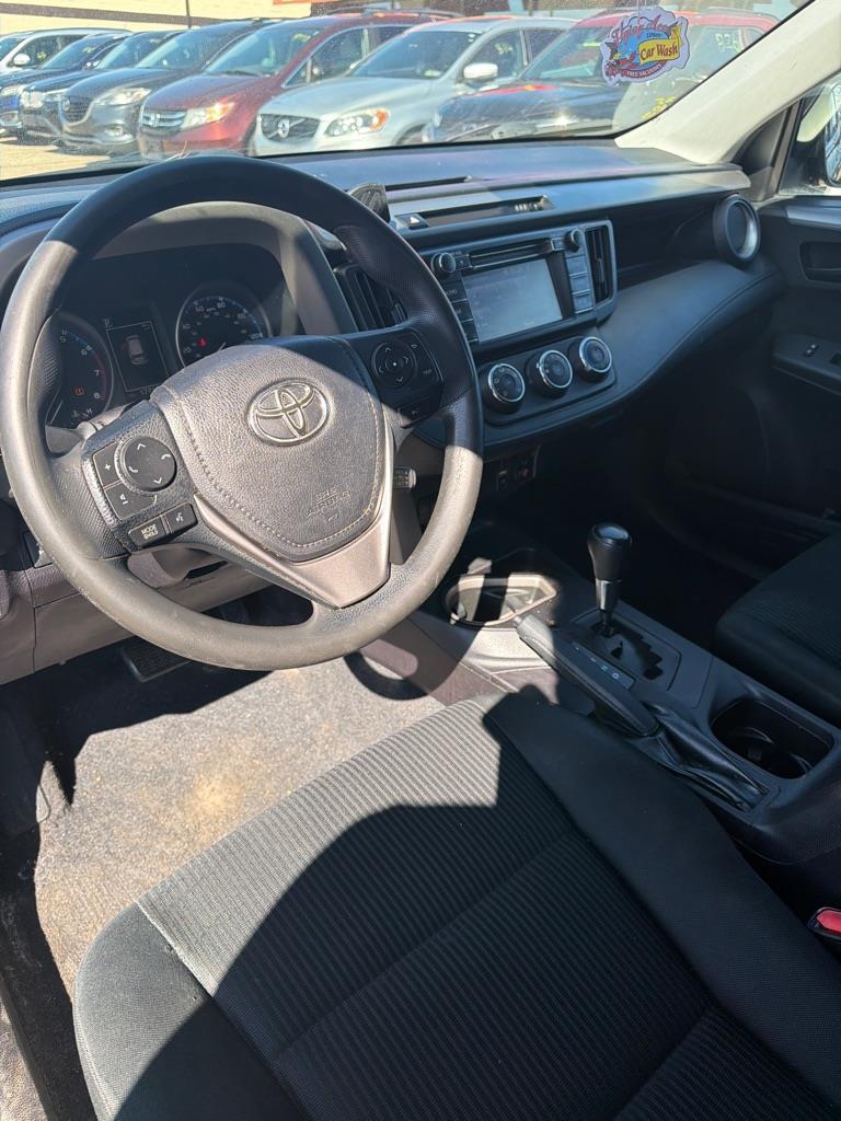 Toyota RAV4 LE AWD 2017