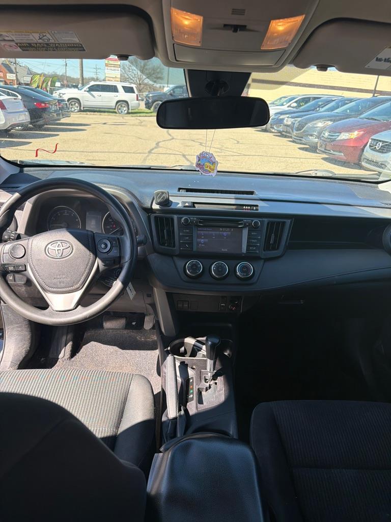 Toyota RAV4 LE AWD 2017