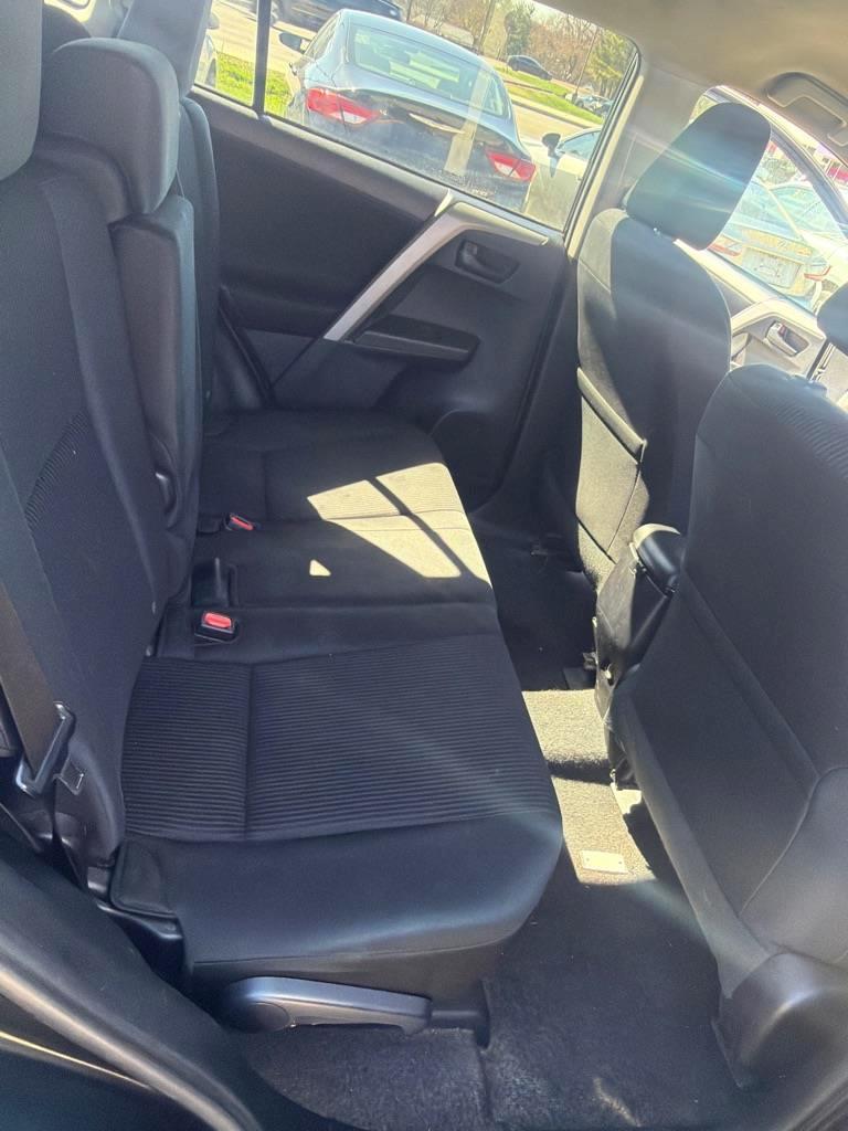 Toyota RAV4 LE AWD 2017