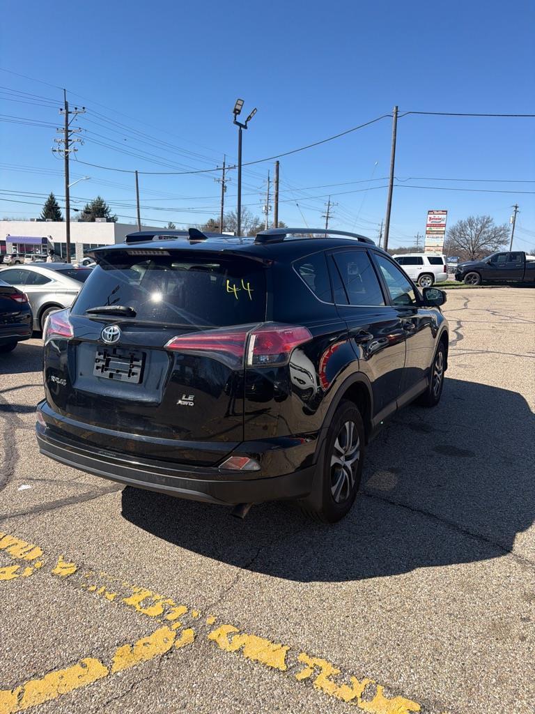 Toyota RAV4 LE AWD 2017