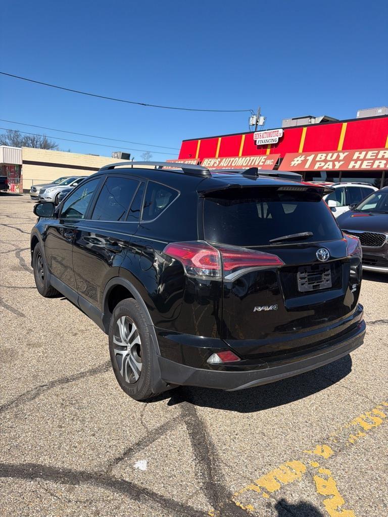 Toyota RAV4 LE AWD 2017