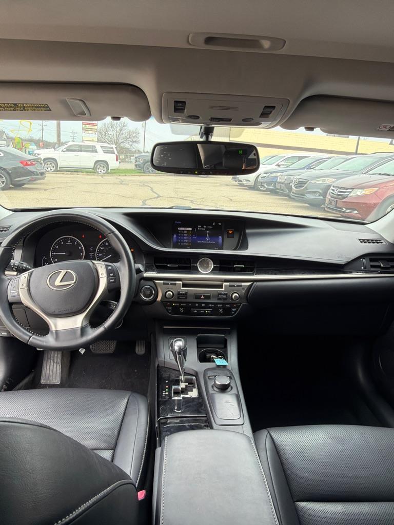 Lexus ES 350 Sedan 2015