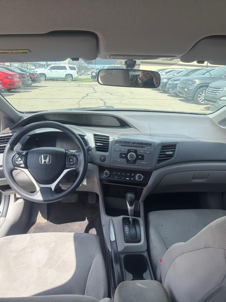 Honda Civic HF Sedan 5-Speed AT 2012