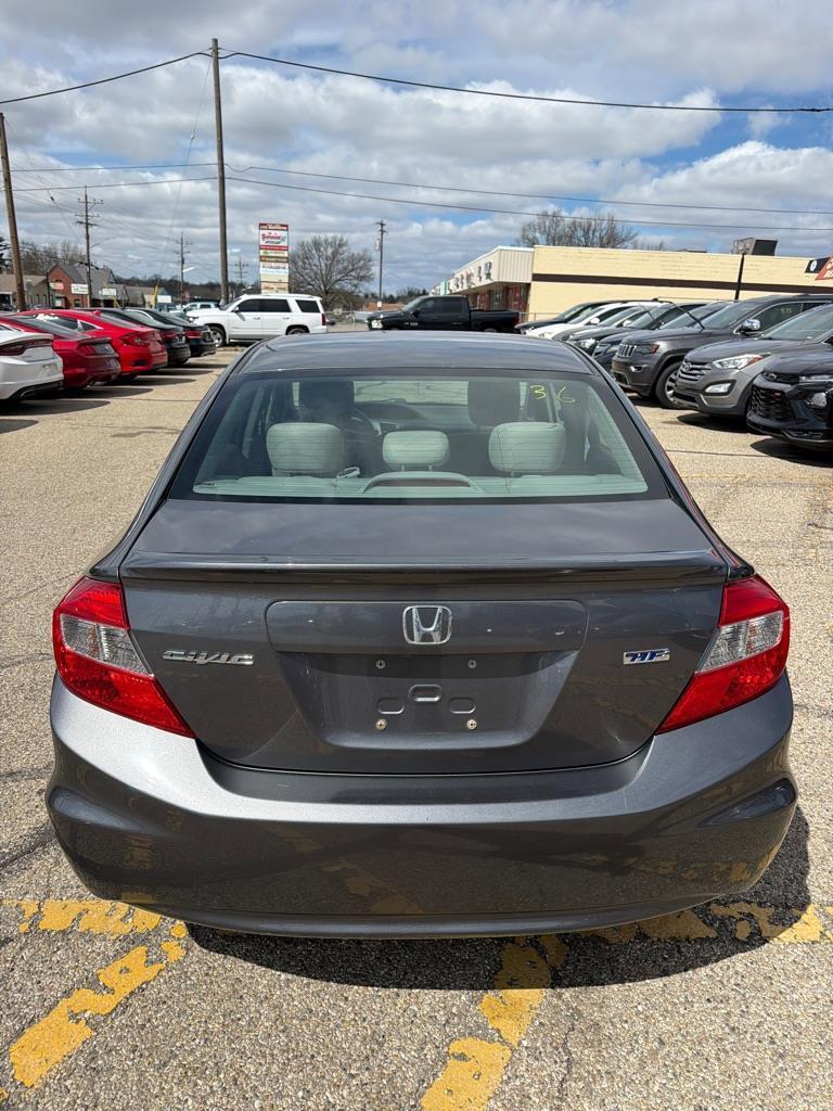 Honda Civic HF Sedan 5-Speed AT 2012