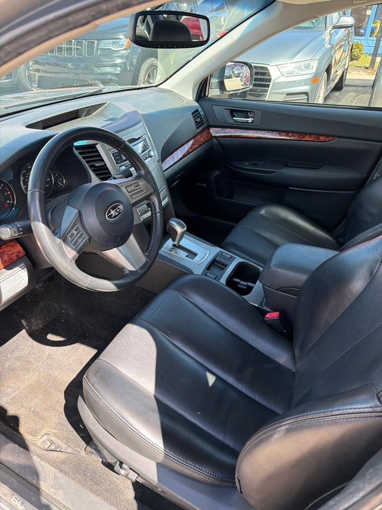 Subaru Legacy 2.5i Limited 2011