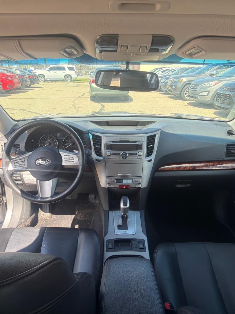 Subaru Legacy 2.5i Limited 2011