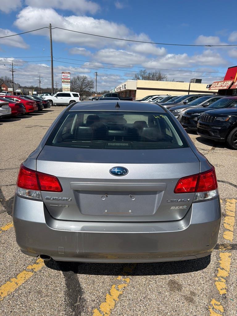 Subaru Legacy 2.5i Limited 2011