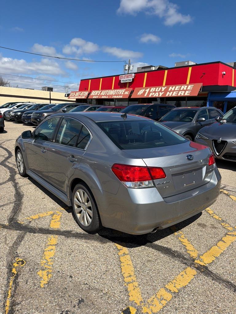 Subaru Legacy 2.5i Limited 2011
