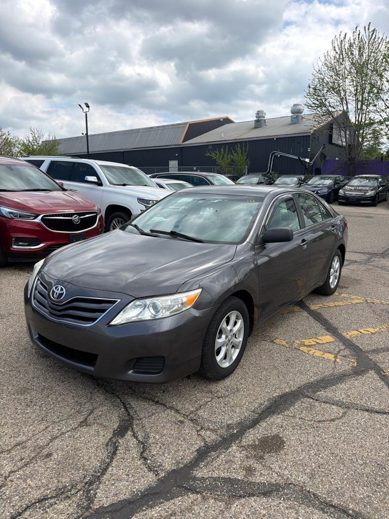 Toyota Camry Base 6-Spd AT 2011