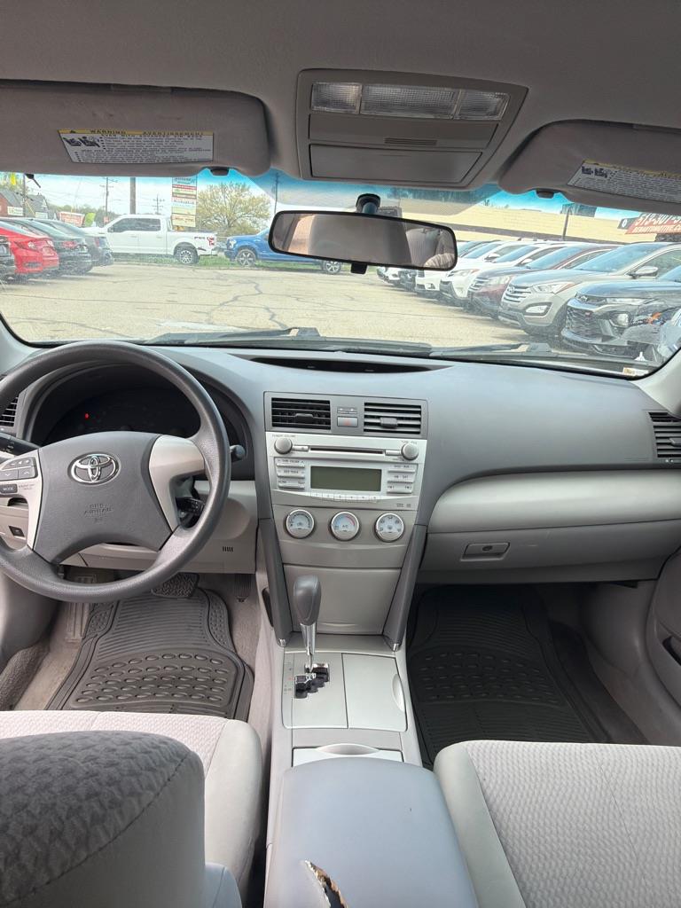Toyota Camry Base 6-Spd AT 2011