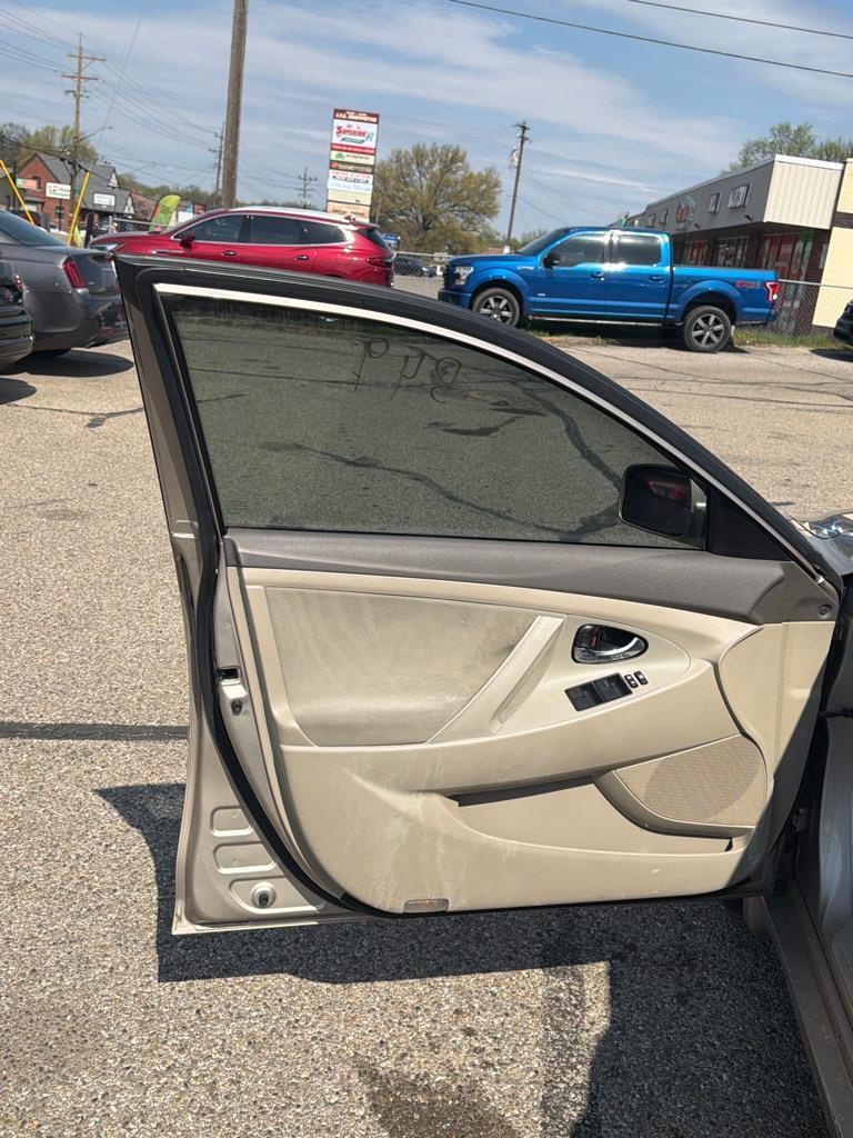 Toyota Camry Hybrid Sedan 2009