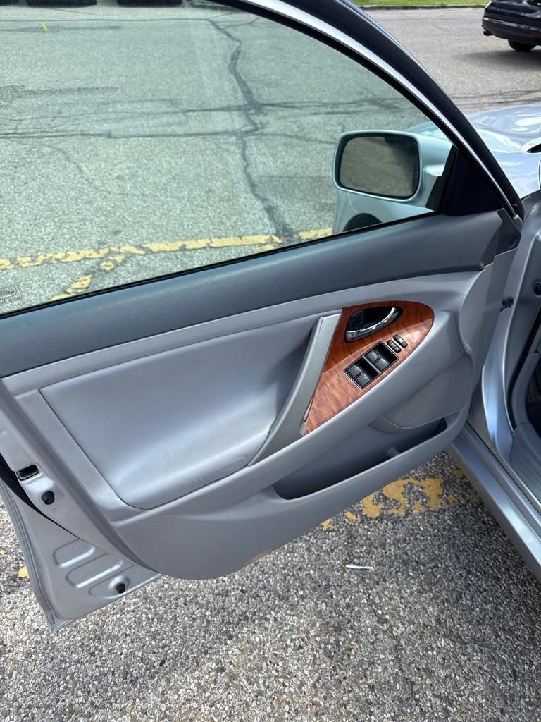 Toyota Camry SE 6-Spd MT 2010