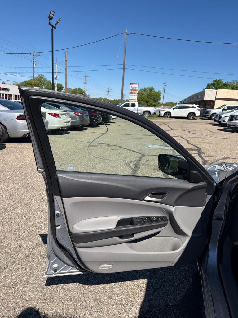 Honda Accord LX sedan AT 2010