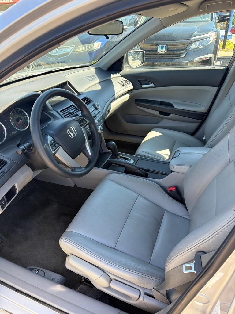 Honda Accord LX sedan AT 2010