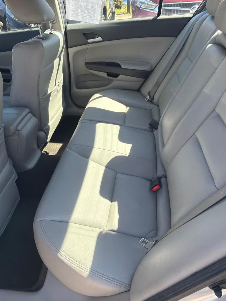 Honda Accord LX sedan AT 2010