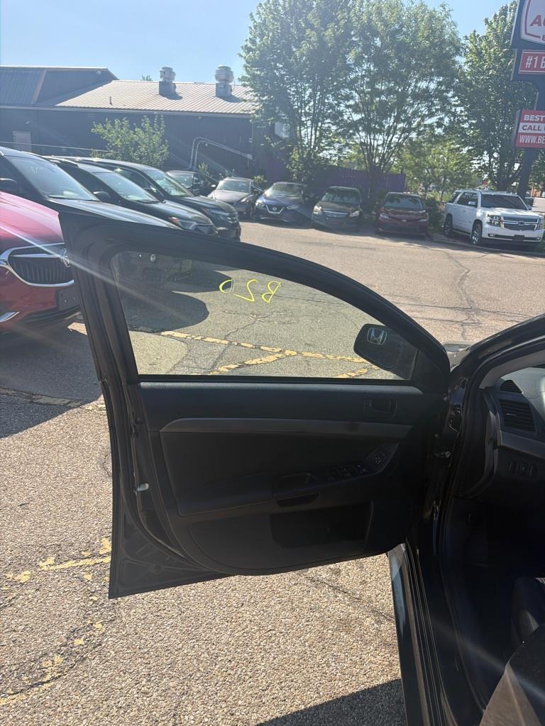 Mitsubishi Lancer ES 2014