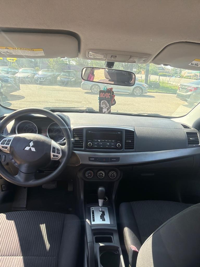 Mitsubishi Lancer ES 2014