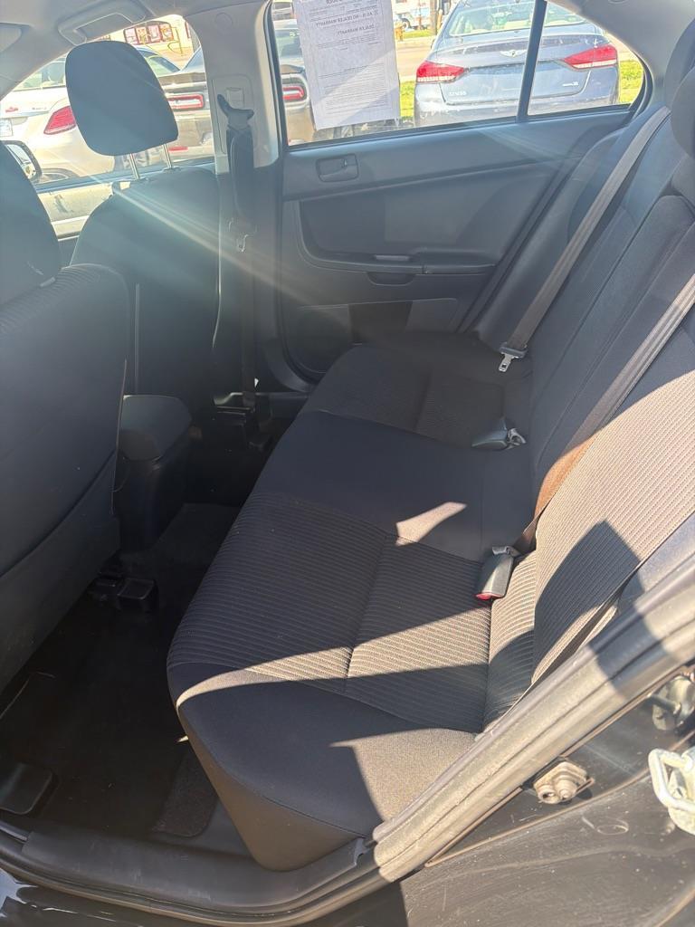 Mitsubishi Lancer ES 2014