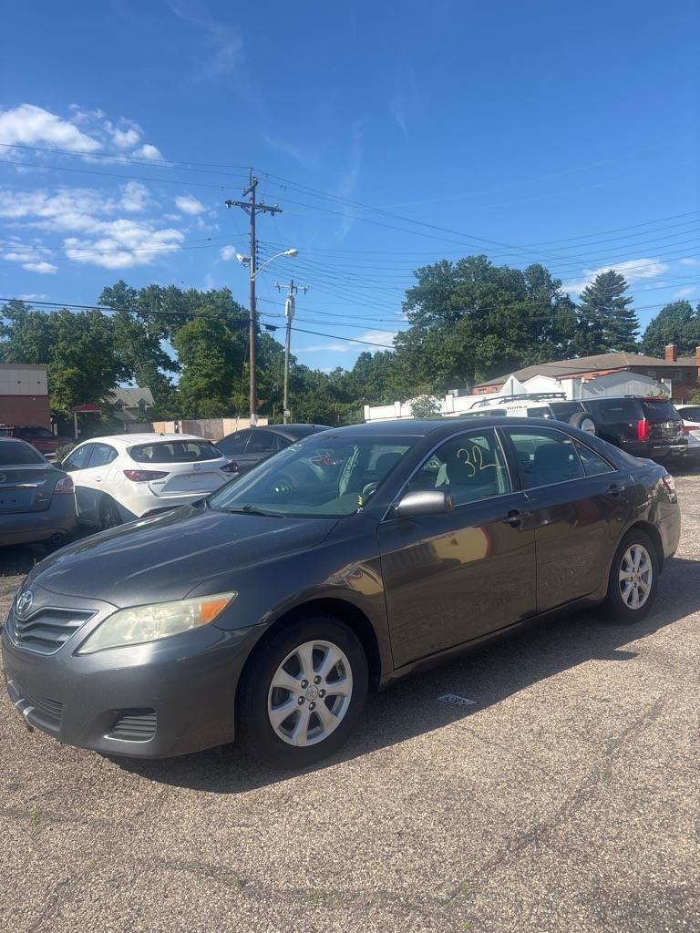 Toyota Camry SE 6-Spd MT 2010
