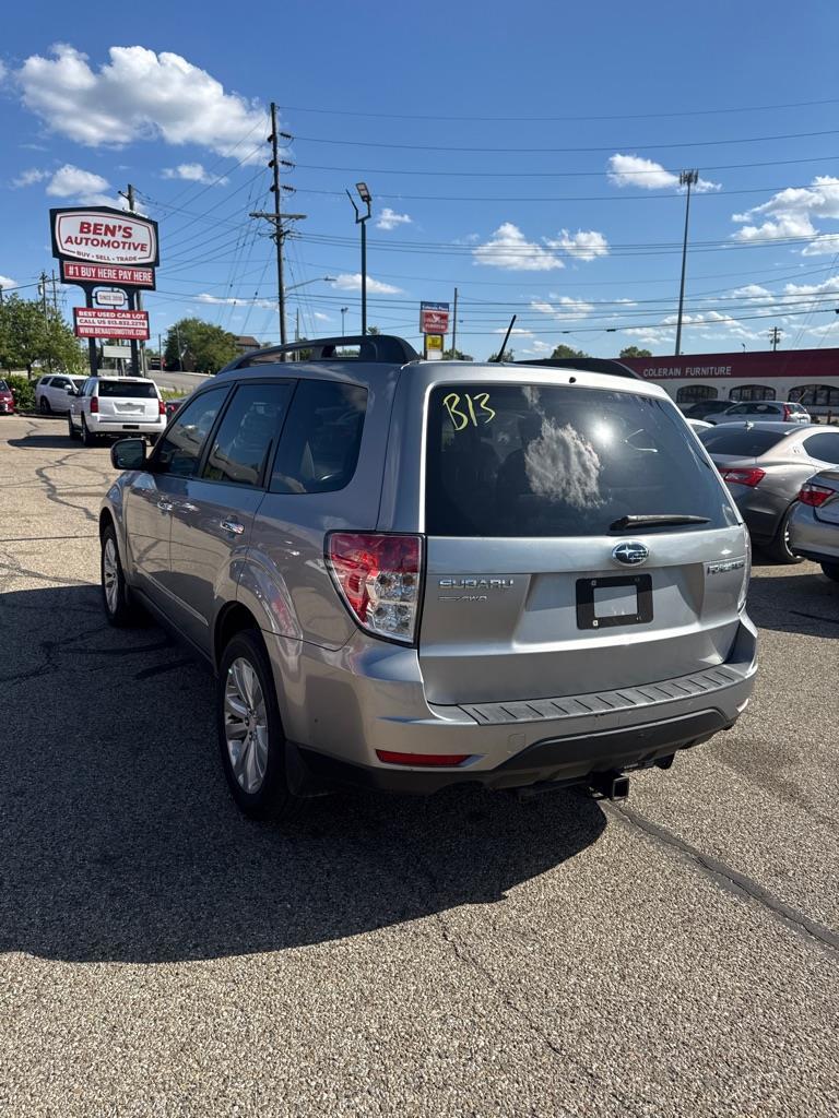 Subaru Forester 2.5X Premium 2011