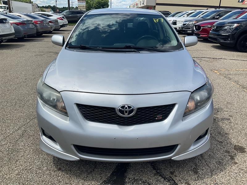 Toyota Corolla Base 5-Speed MT 2010