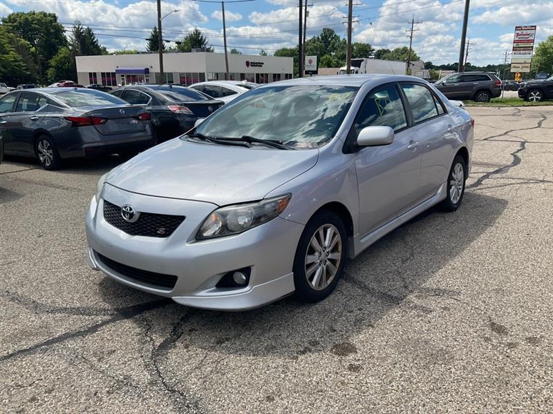 Toyota Corolla Base 5-Speed MT 2010