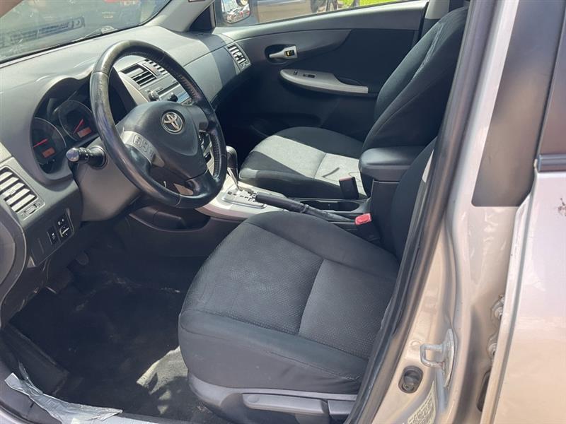 Toyota Corolla Base 5-Speed MT 2010