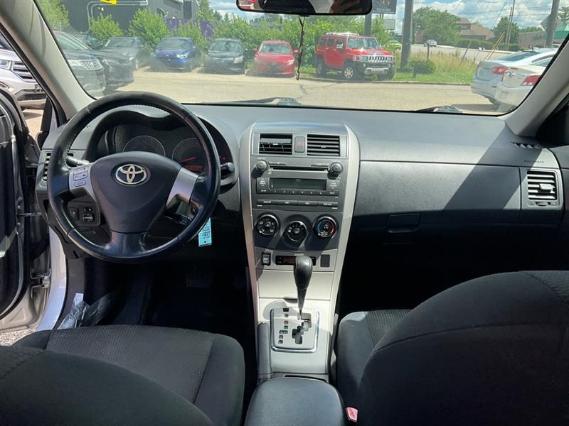 Toyota Corolla Base 5-Speed MT 2010