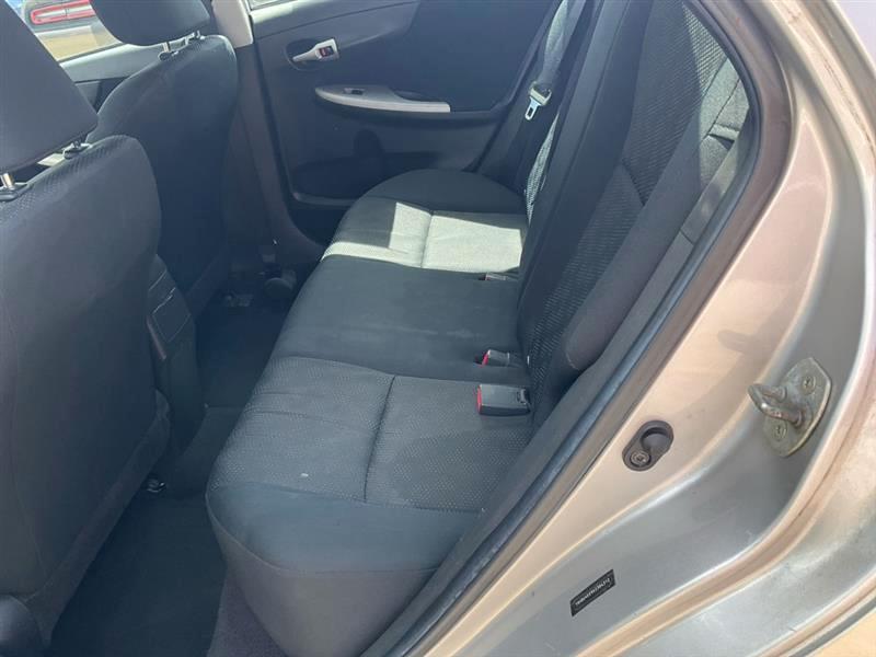 Toyota Corolla Base 5-Speed MT 2010