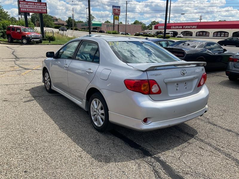 Toyota Corolla Base 5-Speed MT 2010