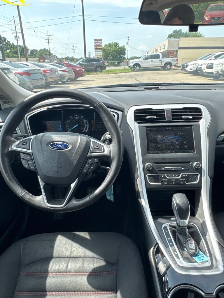 Ford Fusion SE 2016