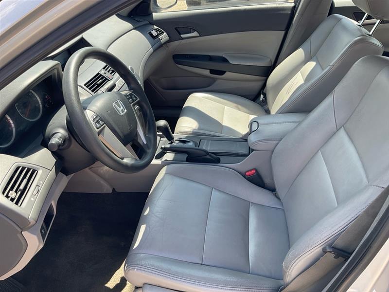 Honda Accord LX sedan AT 2010