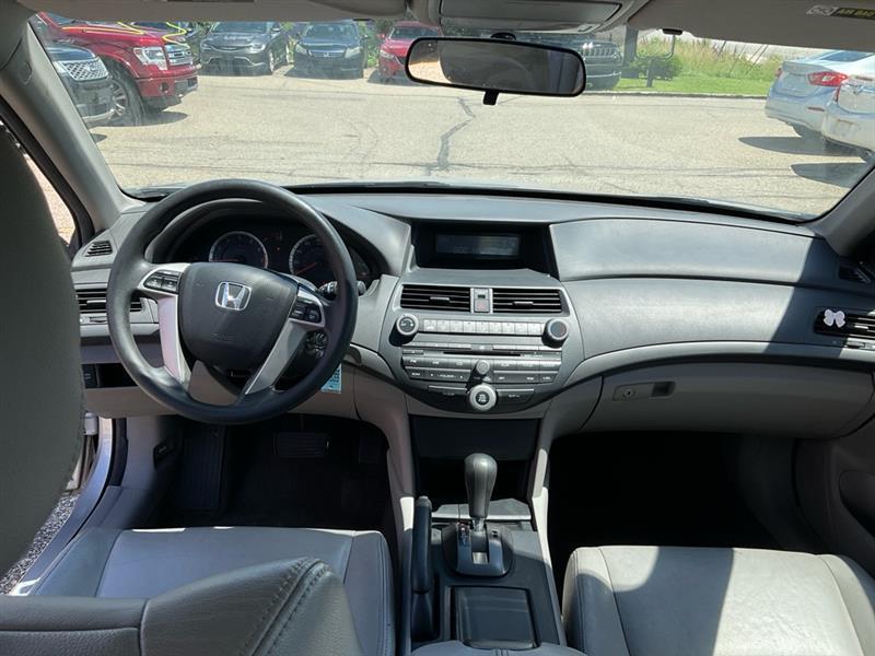 Honda Accord LX sedan AT 2010