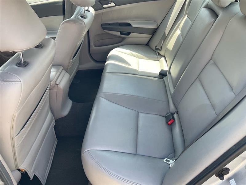 Honda Accord LX sedan AT 2010