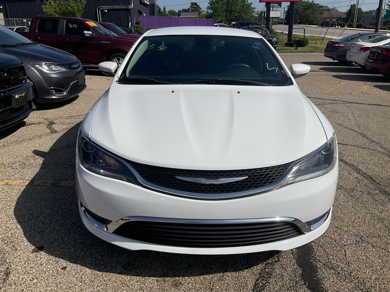 2016 Chrysler 200 Limited's photo