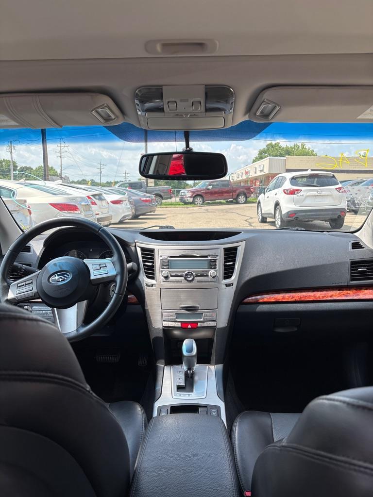 Subaru Legacy 2.5i Limited 2011