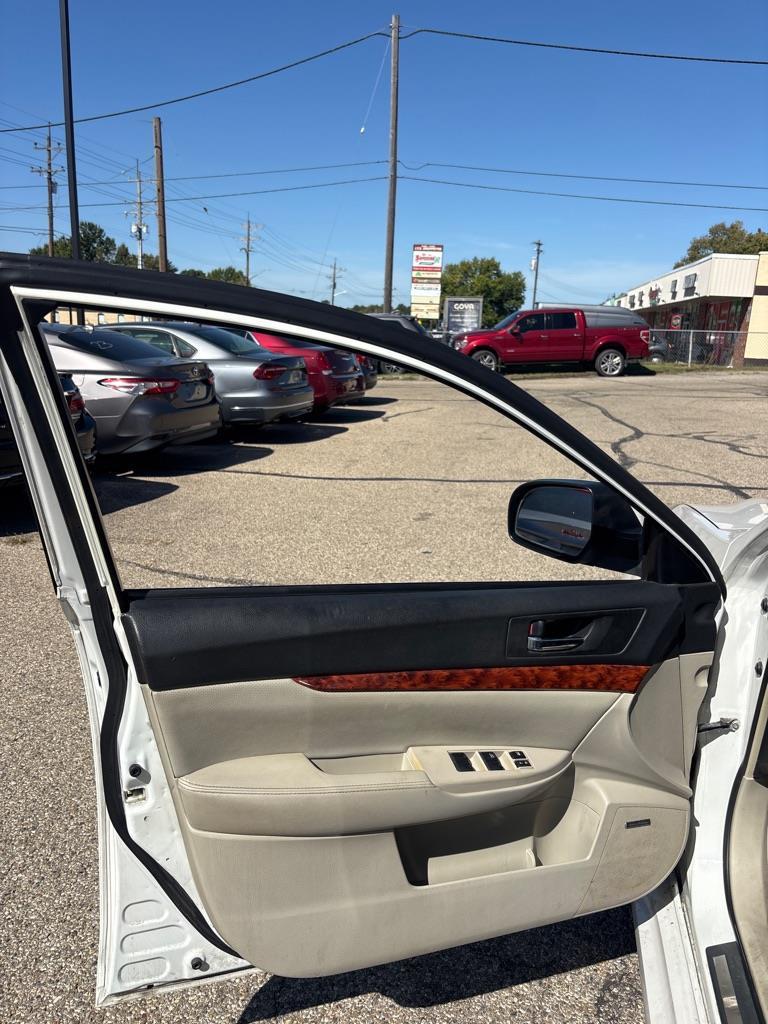 Subaru Legacy 2.5i Limited 2011