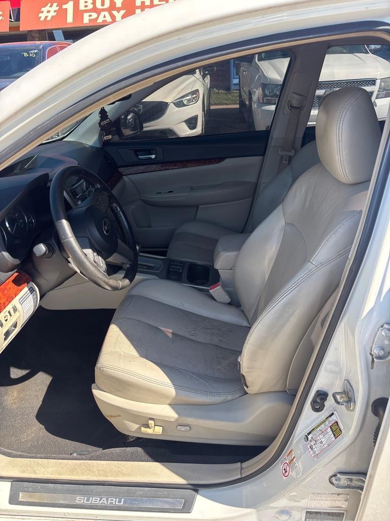 Subaru Legacy 2.5i Limited 2011
