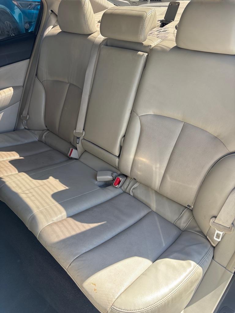 Subaru Legacy 2.5i Limited 2011